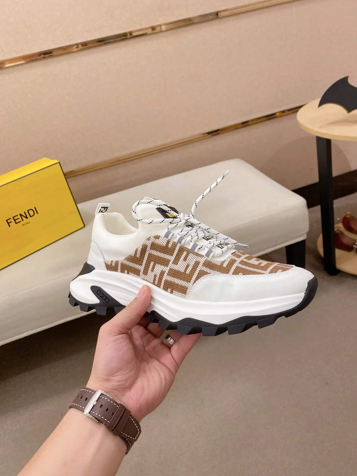 Men's shoes 💰 462💰 (fendi) New style 👊🏻 upper 🇮🇹 imported cowhide fabric 🇩🇪 lining imported sheepskin lining. The original outsole is molded to highlight the identity of every man, and the upper foot is elegant and stable🚶🏻🚶🏻The high-end custom counters reproduce the original version📯No matter the wind or rain, the shoe last remains unchanged and can withstand the verification of time🔍️,🔵 Size: 38-44
